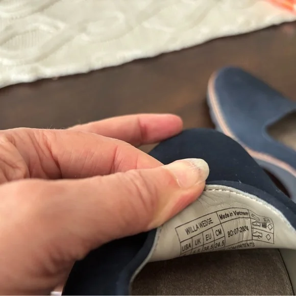 Vionic Willa Navy Blue suede wedge Size 8. - Picture 7 of 7